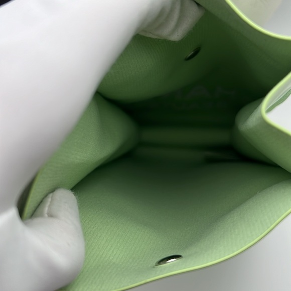 Chanel Makeup Lunch Pouch”The City Break” Iridescent Green Snap Closure & Polish - Picture 13 of 17